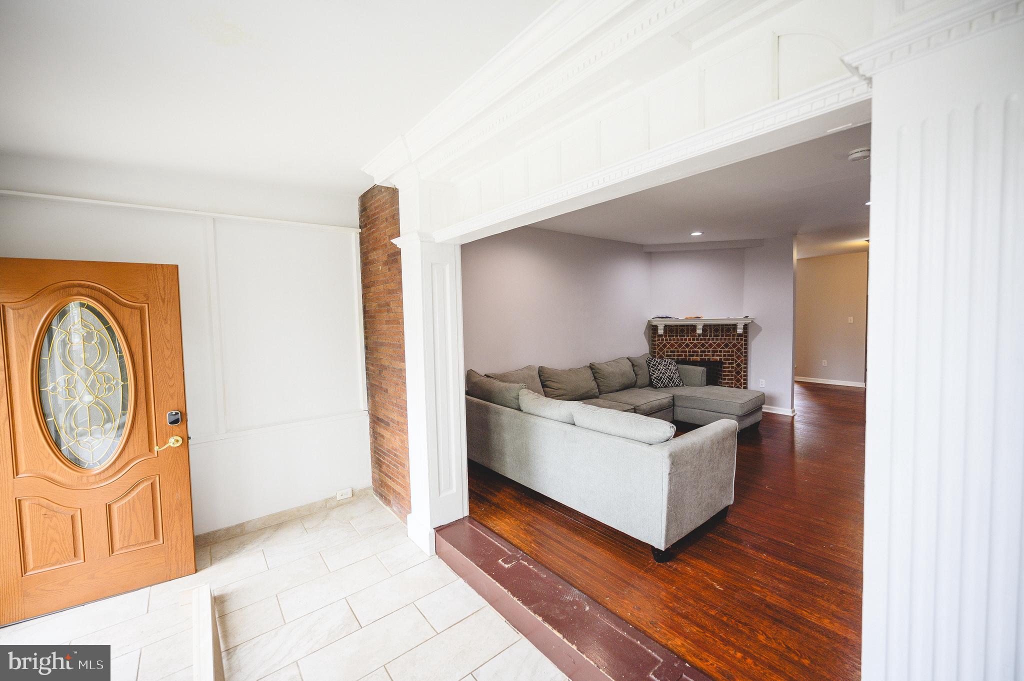 6032 Walnut Street Philadelphia, PA 19139 - Photo 2 of 36 Front enclosed porch