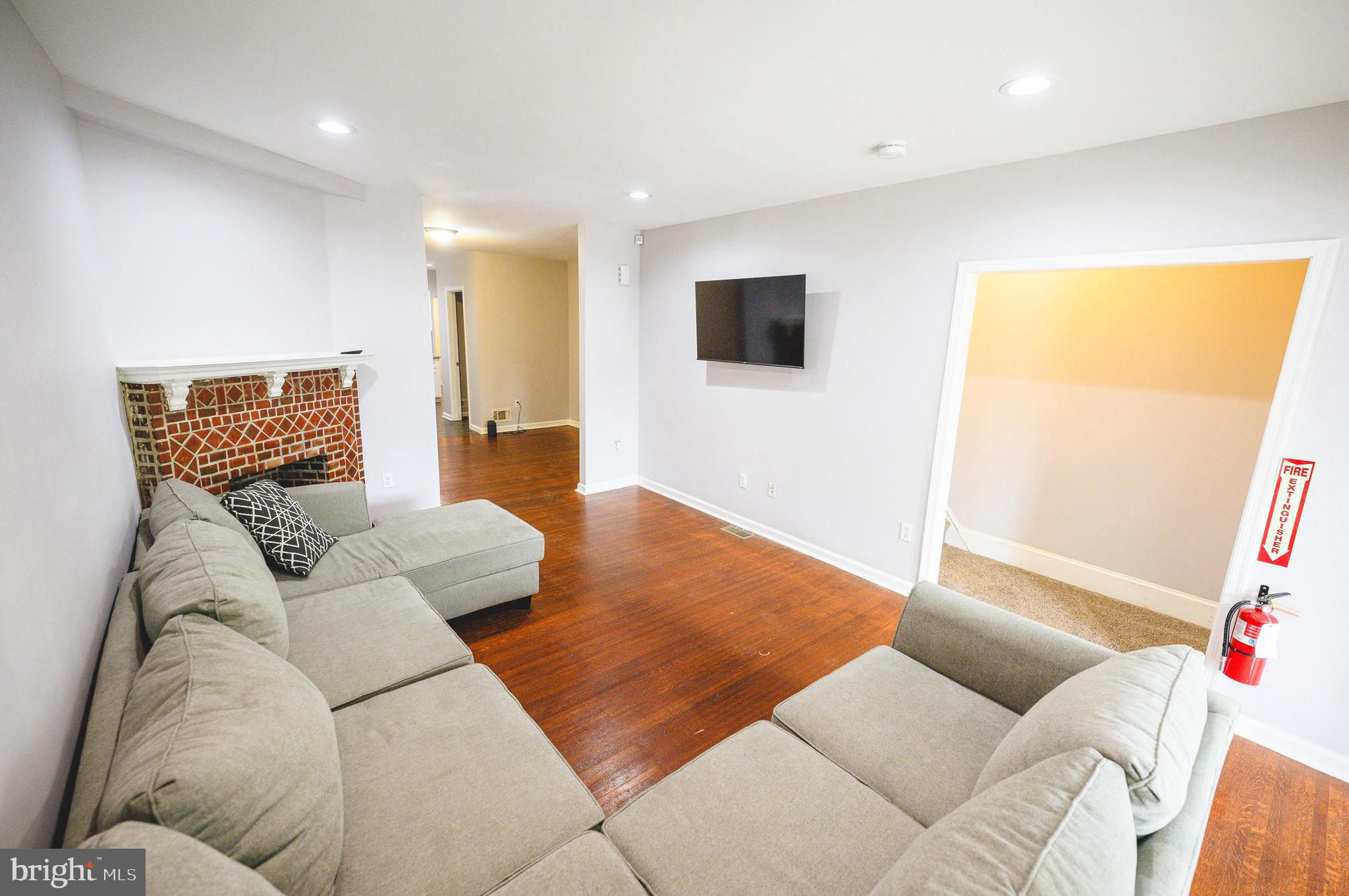 6032 Walnut Street Philadelphia, PA 19139 - Photo 4 of 36 Living Room