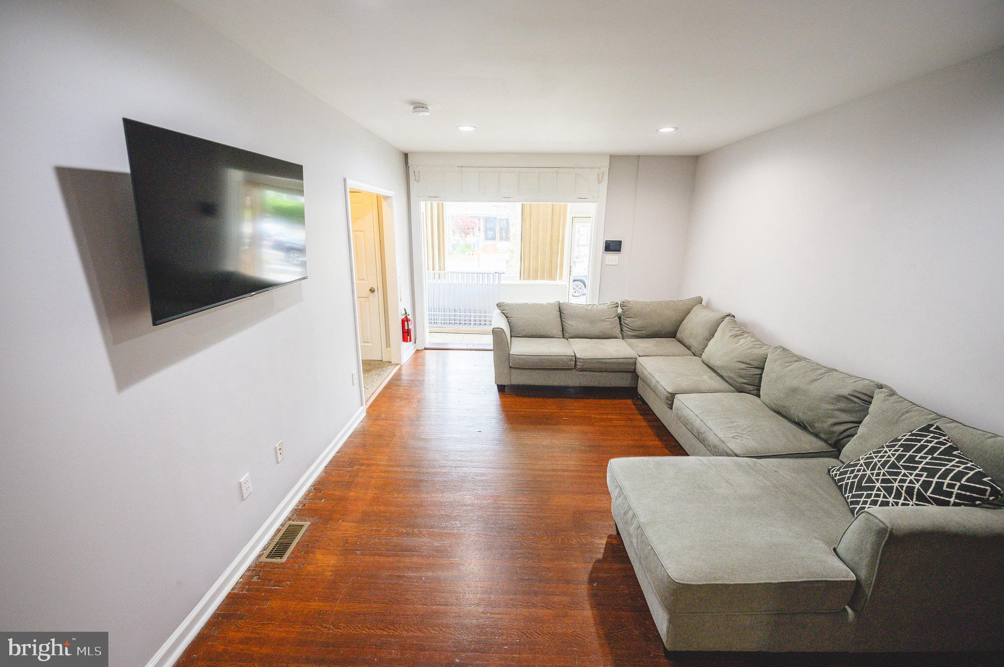 6032 Walnut Street Philadelphia, PA 19139 - Photo 7 of 36 Living Room