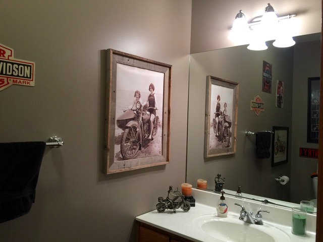 2076 Wiley Ridge Road Kankakee, IL 60901 - Photo 11 of 25 a bathroom with double vanity sinks and a mirror