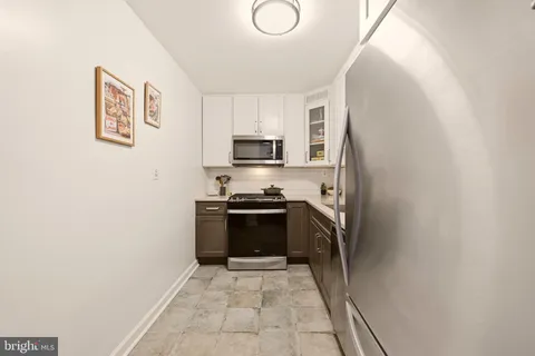 $369,000 | 801 North Pitt Street, Unit 1601, Alexandria, VA 22314