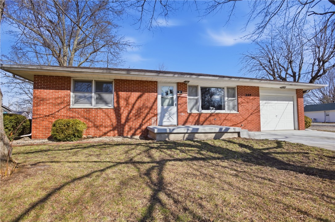 207 Commercial Street Strasburg, IL 62465 - Photo 1 of 20