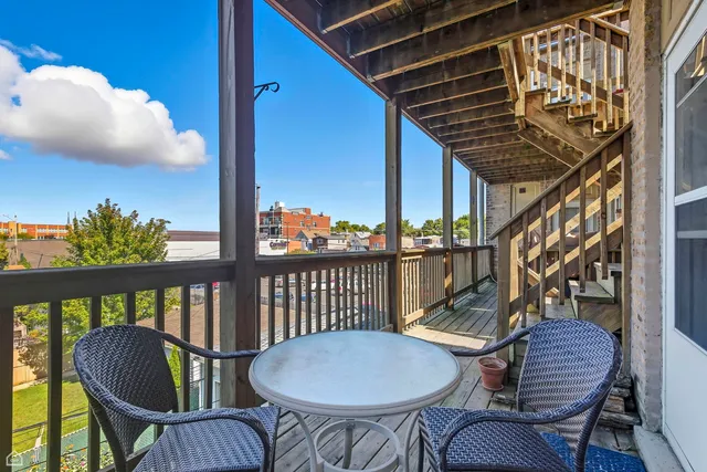 $240,000 | 3222 West Berteau Avenue, Unit 2, Chicago, IL 60618