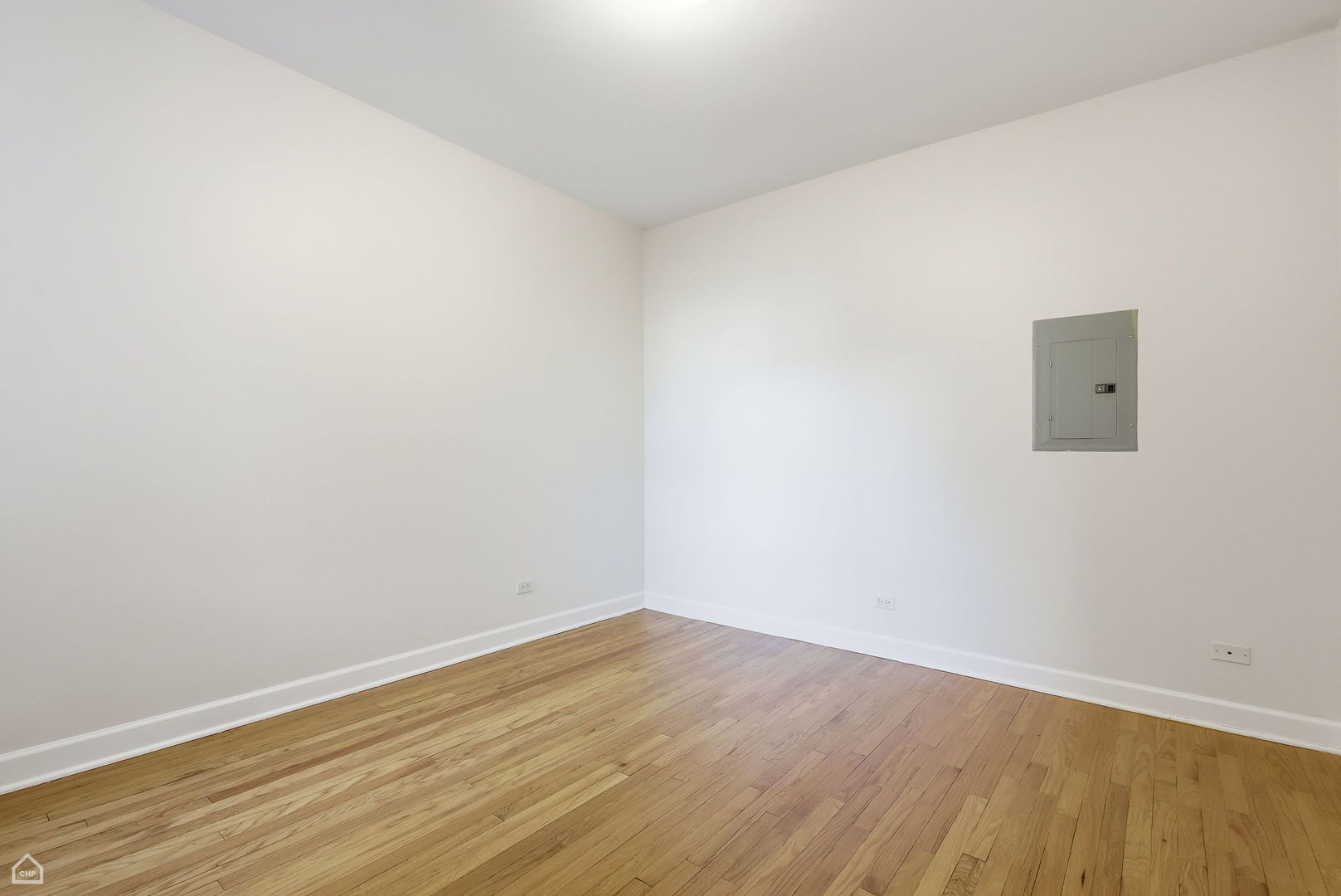 3222 West Berteau Avenue, Unit 2 Chicago, IL 60618 - Photo 7 of 16 a view of an empty room