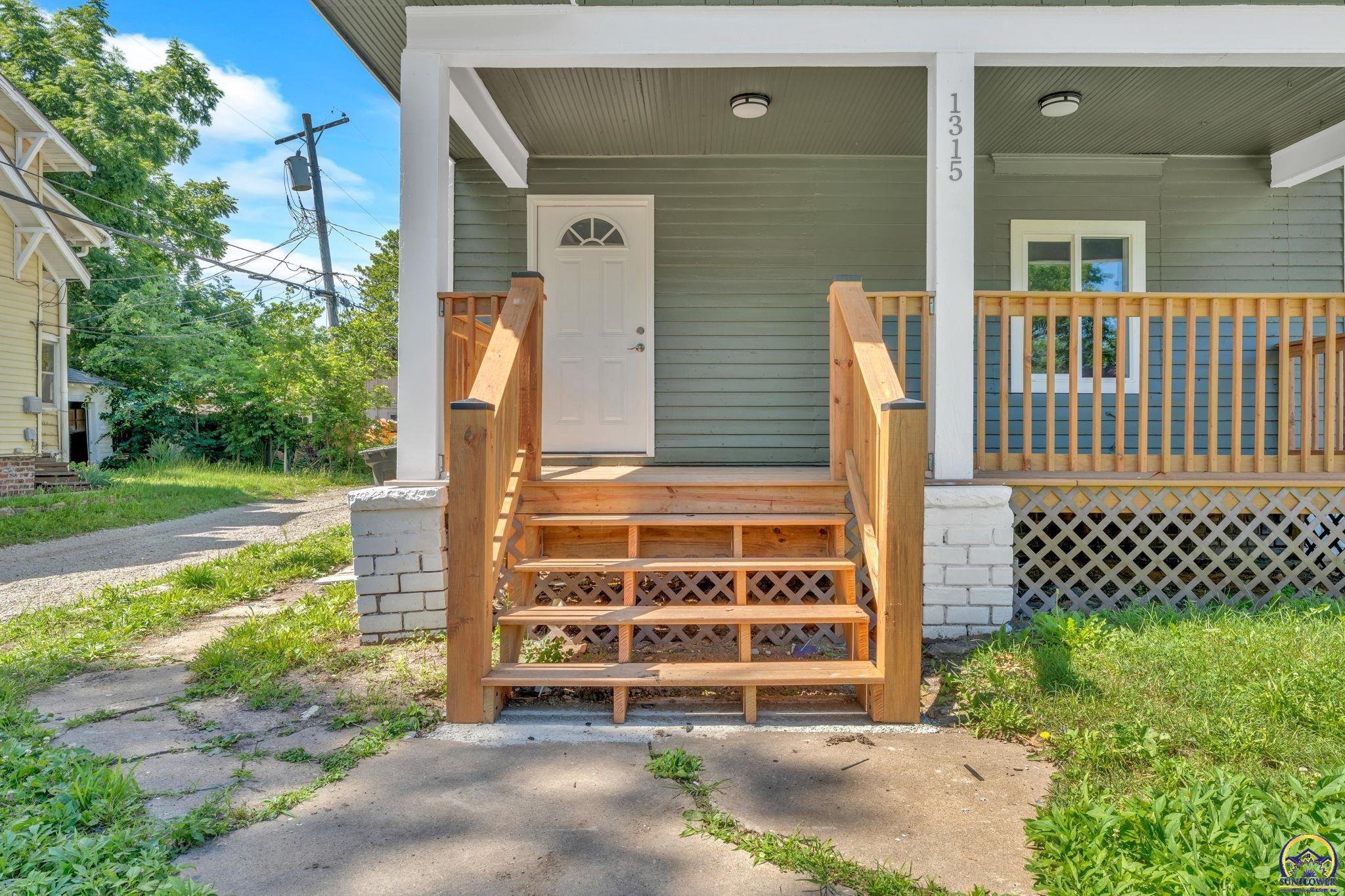 1315 Southwest 11th Street Topeka, KS 66604 - Photo 3 of 34