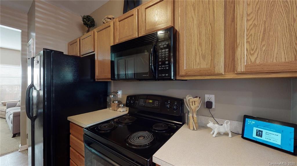 844 Dillard Road Rock Hill, SC 29730 - Photo 14 of 33 a kitchen with a stove and a microwave