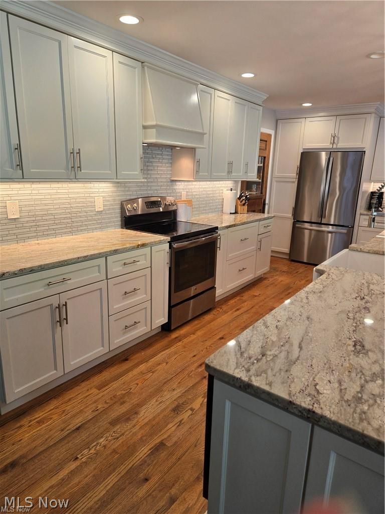 13725 Rockhaven Road Newbury, OH 44065 - Photo 8 of 31 Stainless appliances and l