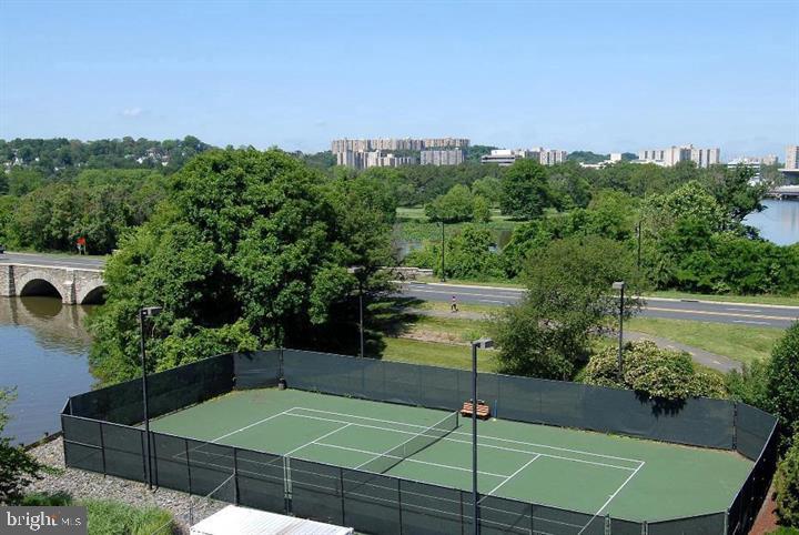 1250 South Washington Street, Unit 816 Alexandria, VA 22314 - Photo 55 of 58 a view of a tennis court