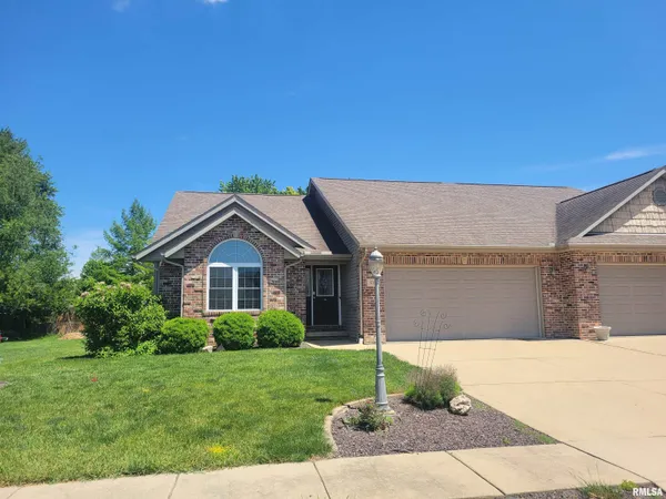 $299,900 | 618 Mickel Parkway, Washington, IL 61571