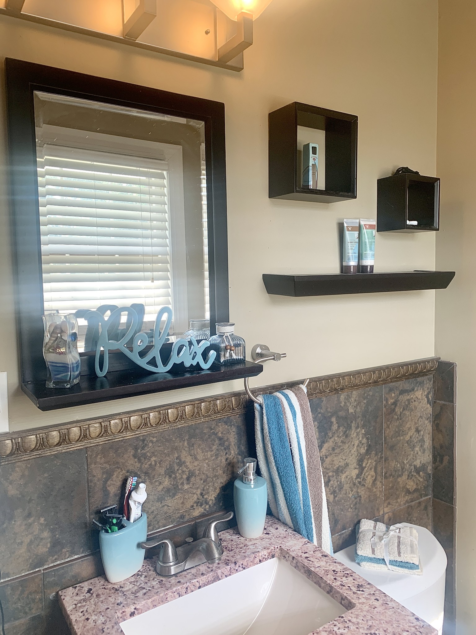 562 Walton Ferry Road Hendersonville, TN 37075 - Photo 12 of 24 a living room with furniture and a flat screen tv