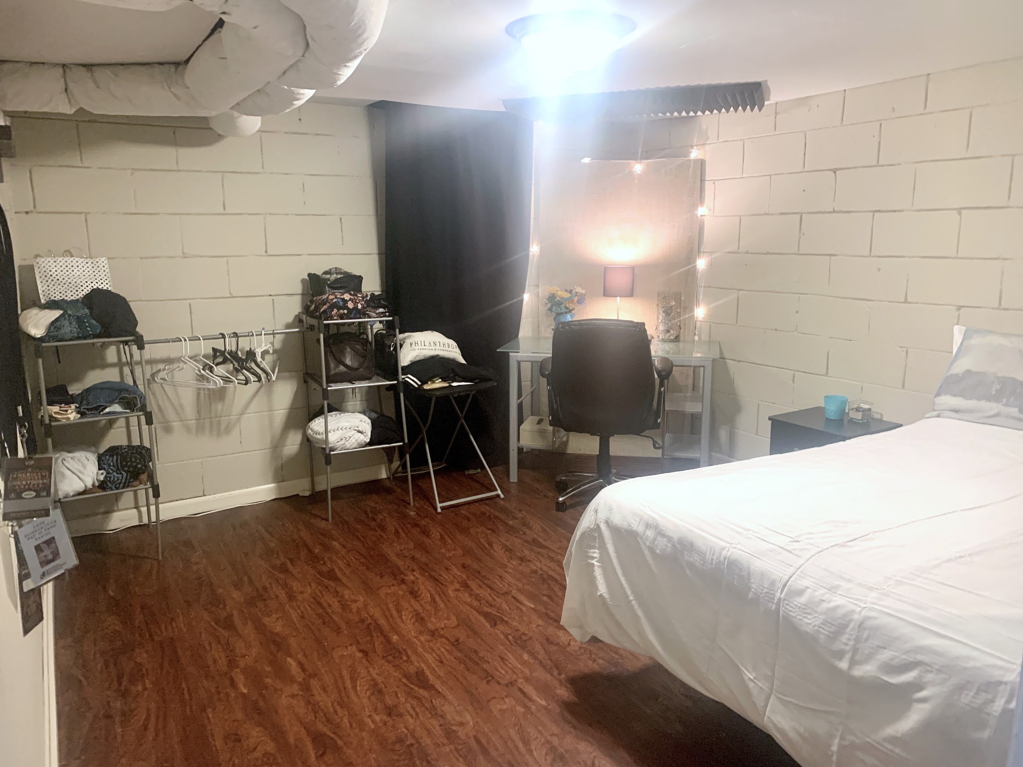 562 Walton Ferry Road Hendersonville, TN 37075 - Photo 20 of 24 a bedroom with a bed and a mirror