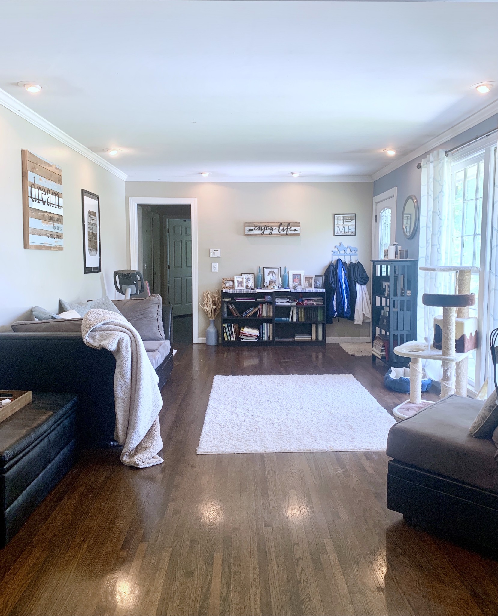 562 Walton Ferry Road Hendersonville, TN 37075 - Photo 7 of 24 a living room with furniture and a wooden floor