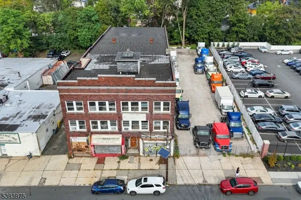 a front view of a building with lots of cars parked