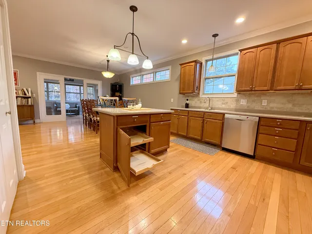 $790,900 | 280 Coyatee Drive North, Loudon, TN 37774