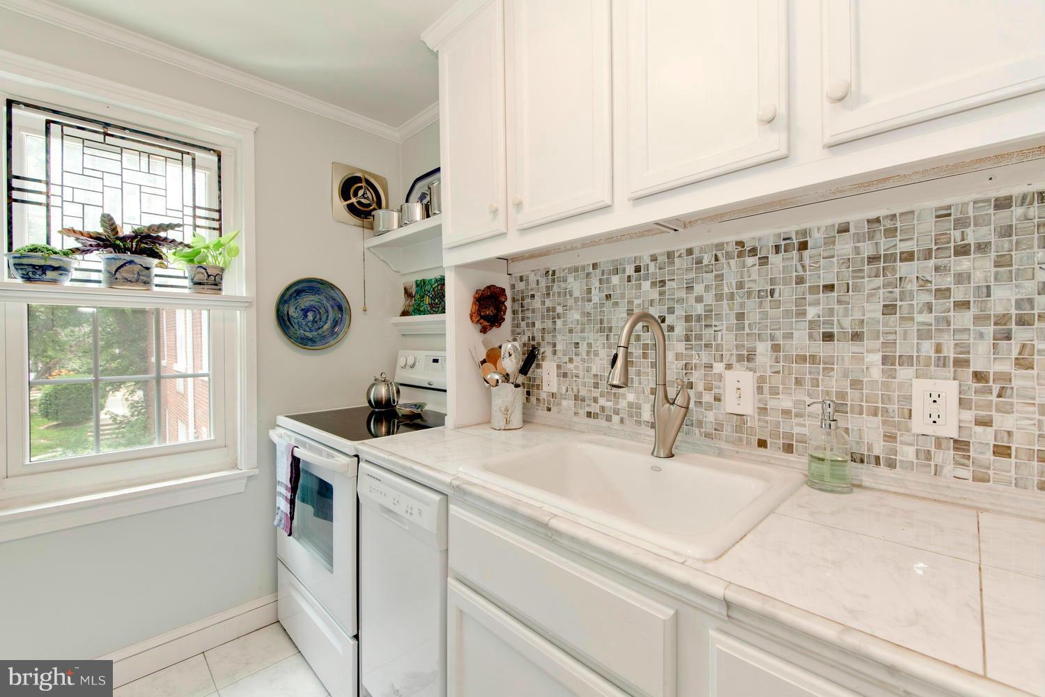 207 West Glebe Road, Unit B Alexandria, VA 22305 - Photo 9 of 18 Kitchen