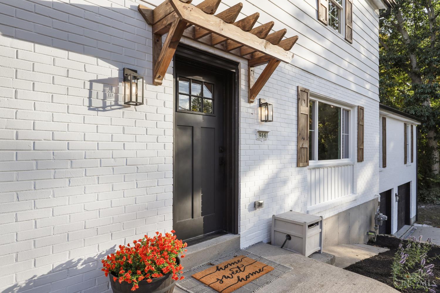 966 Sutton Road Cincinnati, OH 45230 - Photo 2 of 25 Gallery Image 2