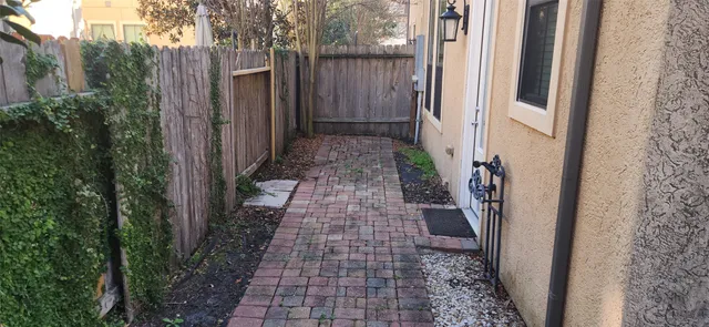 $445,000 | 11614 Royal Oaks Crossing, Houston, TX 77082