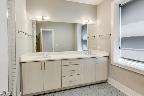 $4,500 | 1515 West Sunnyside Avenue, Unit 1E, Chicago, IL 60640