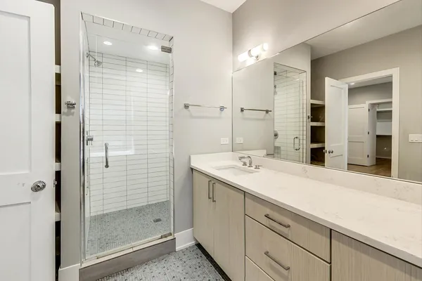 $4,500 | 1515 West Sunnyside Avenue, Unit 1E, Chicago, IL 60640