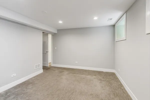 $4,500 | 1515 West Sunnyside Avenue, Unit 1E, Chicago, IL 60640