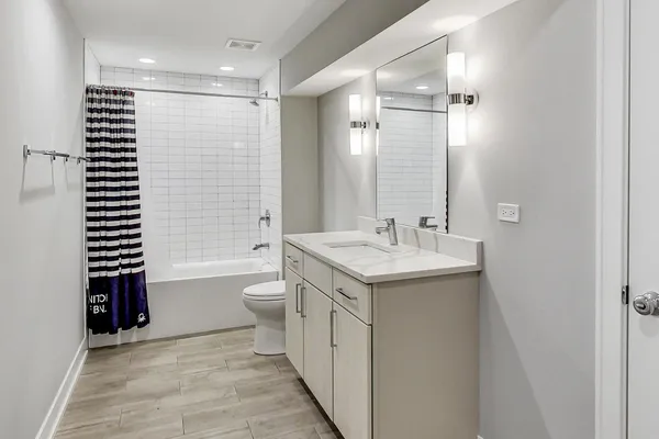 $4,500 | 1515 West Sunnyside Avenue, Unit 1E, Chicago, IL 60640