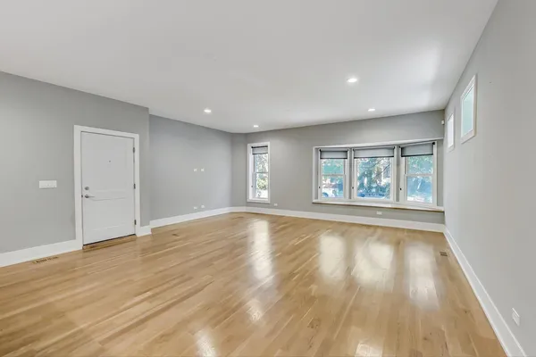 $4,500 | 1515 West Sunnyside Avenue, Unit 1E, Chicago, IL 60640