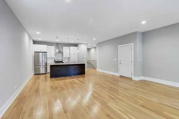 $4,500 | 1515 West Sunnyside Avenue, Unit 1E, Chicago, IL 60640