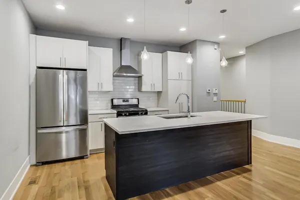 $4,500 | 1515 West Sunnyside Avenue, Unit 1E, Chicago, IL 60640