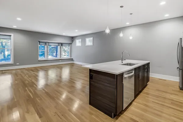 $4,500 | 1515 West Sunnyside Avenue, Unit 1E, Chicago, IL 60640