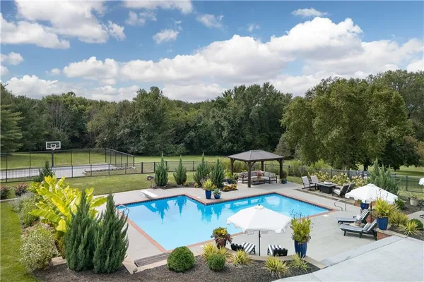 $1,250,000 | 12320 Donovan Drive, Country Club, MO 64505