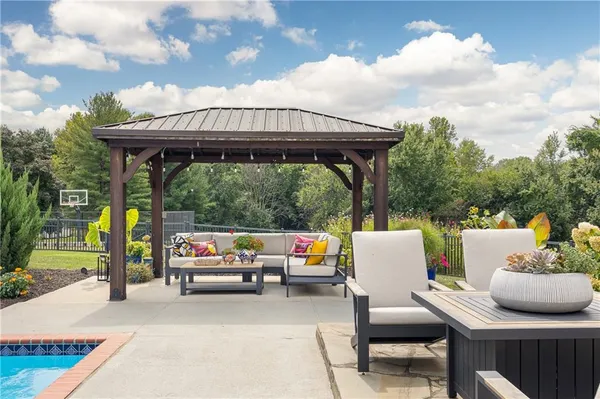 $1,250,000 | 12320 Donovan Drive, Country Club, MO 64505