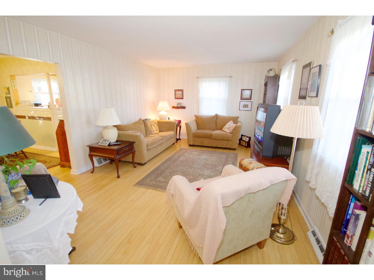 422 Franklin Road Glassboro, NJ 08028 - Photo 3 of 25