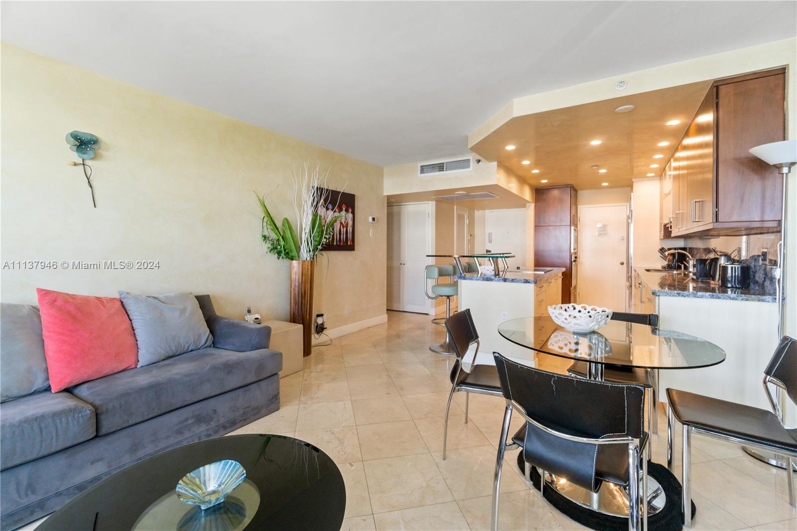 100 Lincoln Road, Unit 1533 Miami Beach, FL 33139 - Photo 2 of 26