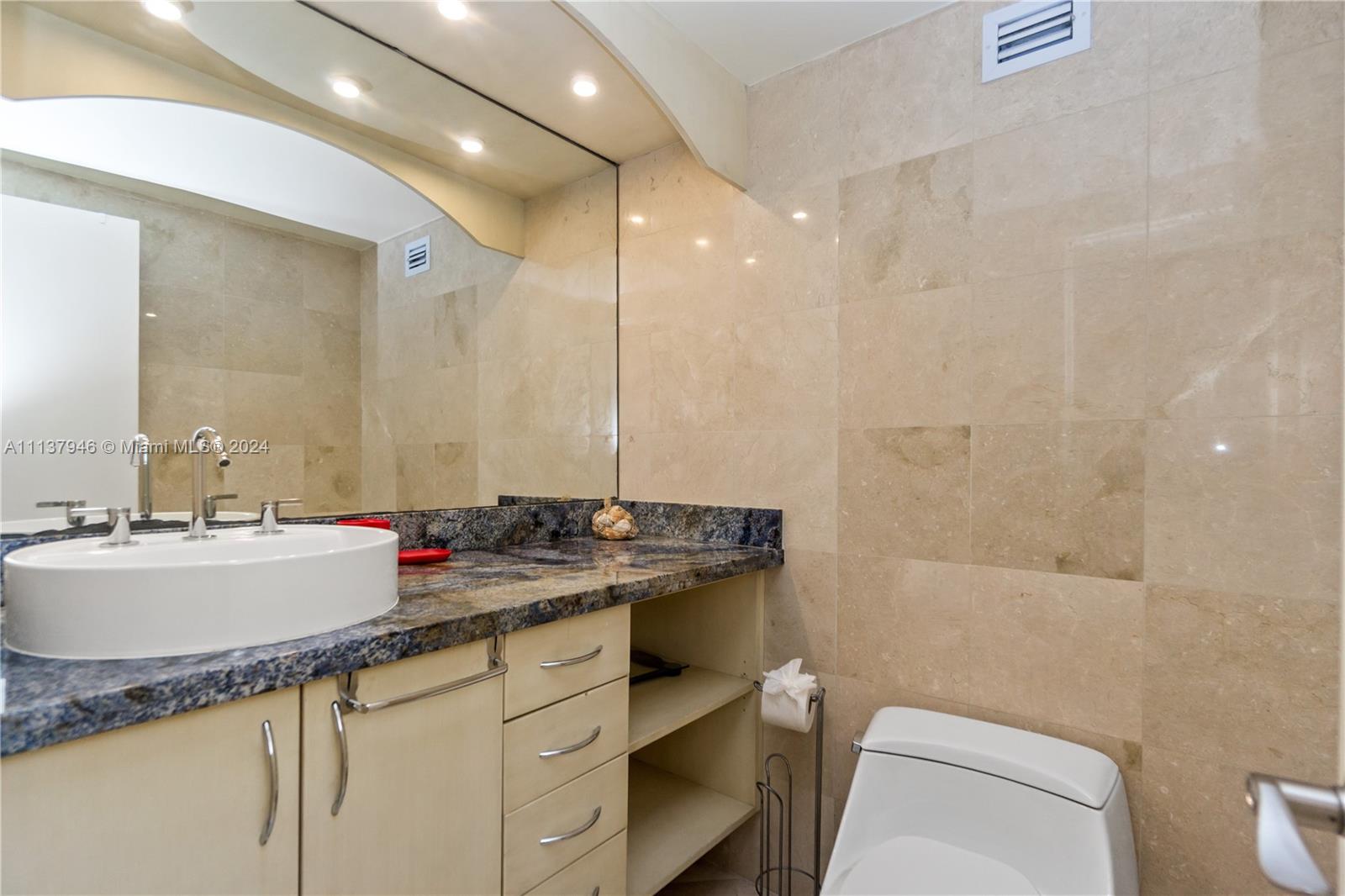 100 Lincoln Road, Unit 1533 Miami Beach, FL 33139 - Photo 10 of 26