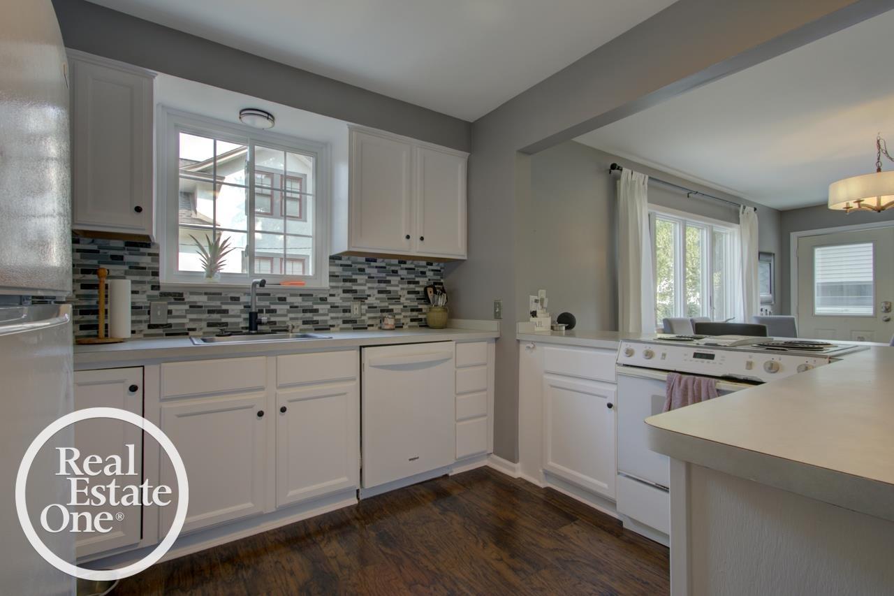 212 Moross Road Grosse Pointe Farms, MI 48236 - Photo 11 of 47