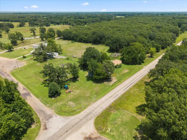a view of a tennis court