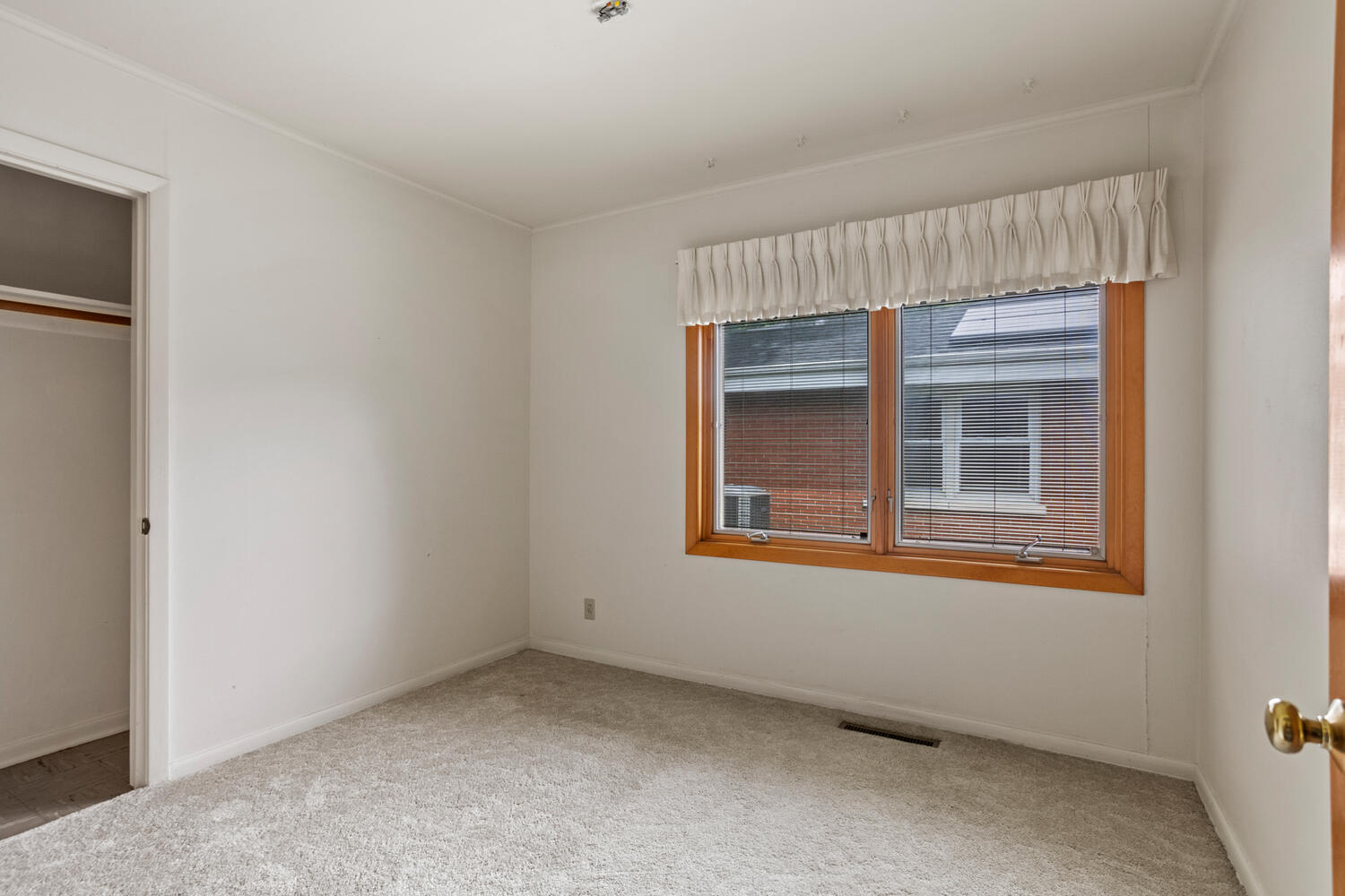 8 Montclair Road Urbana, IL 61801 - Photo 17 of 25 Gallery Image 17