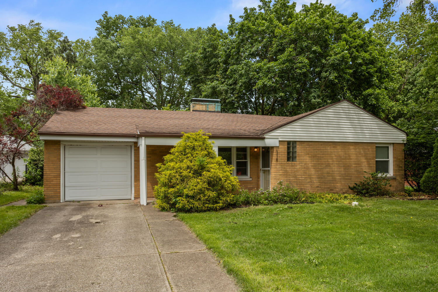8 Montclair Road Urbana, IL 61801 - Photo 2 of 25 Gallery Image 2