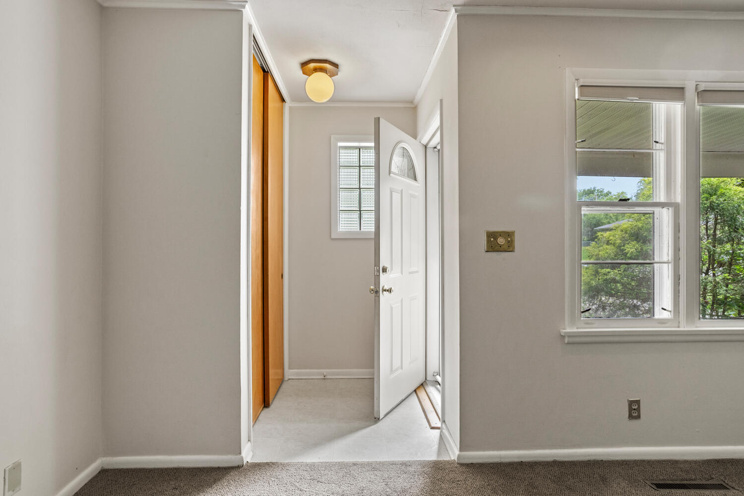 8 Montclair Road Urbana, IL 61801 - Photo 6 of 25 Gallery Image 6