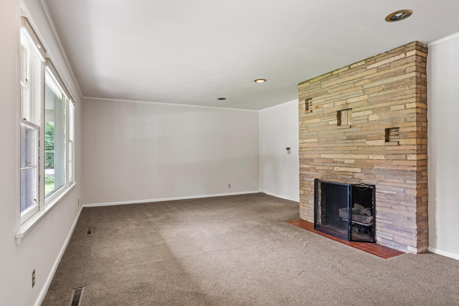 8 Montclair Road Urbana, IL 61801 - Photo 7 of 25 Gallery Image 7