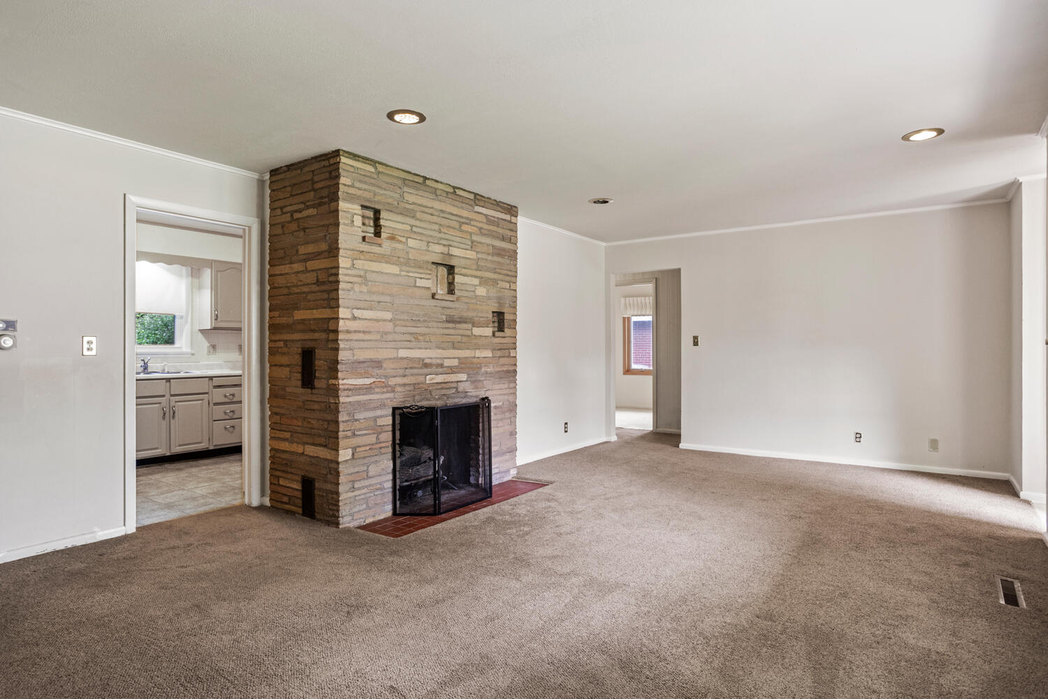 8 Montclair Road Urbana, IL 61801 - Photo 8 of 25 Gallery Image 8