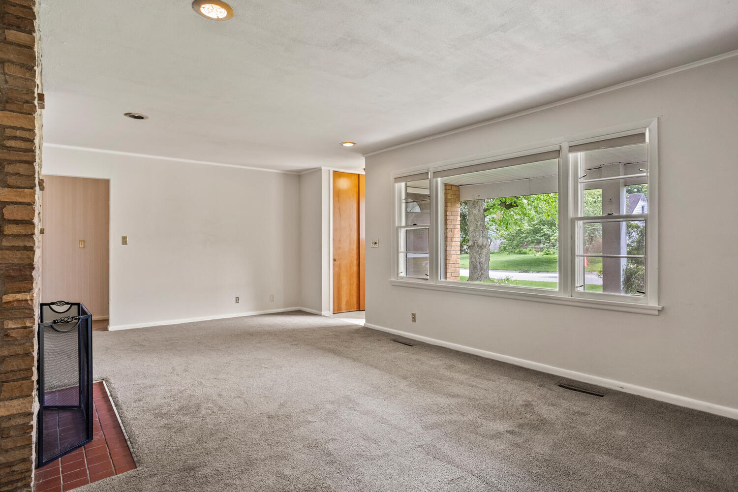 8 Montclair Road Urbana, IL 61801 - Photo 9 of 25 Gallery Image 9