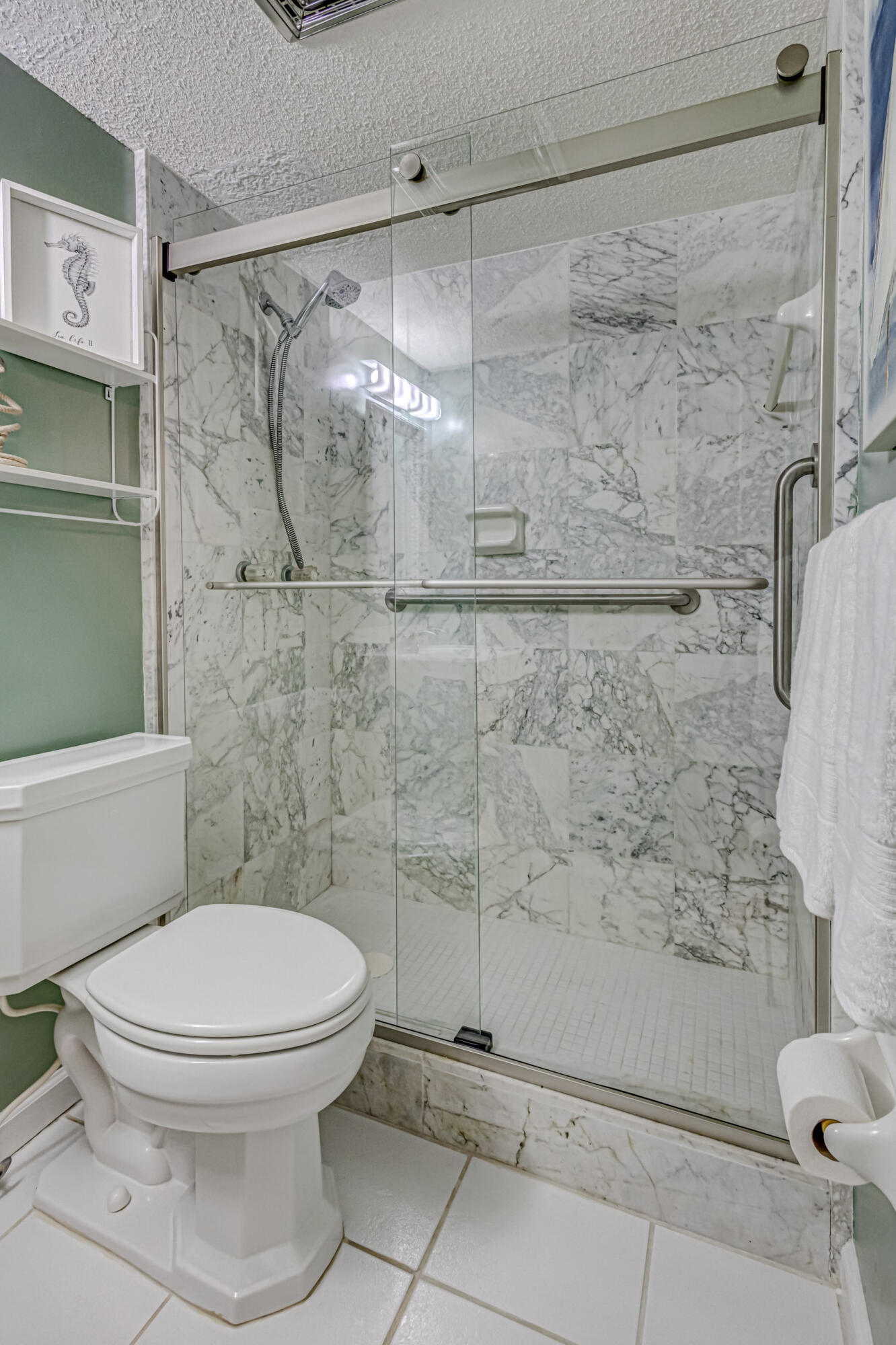 1201 Sugar Sands Boulevard, Unit 5 Singer Island, FL 33404 - Photo 35 of 51 GUEST BAT