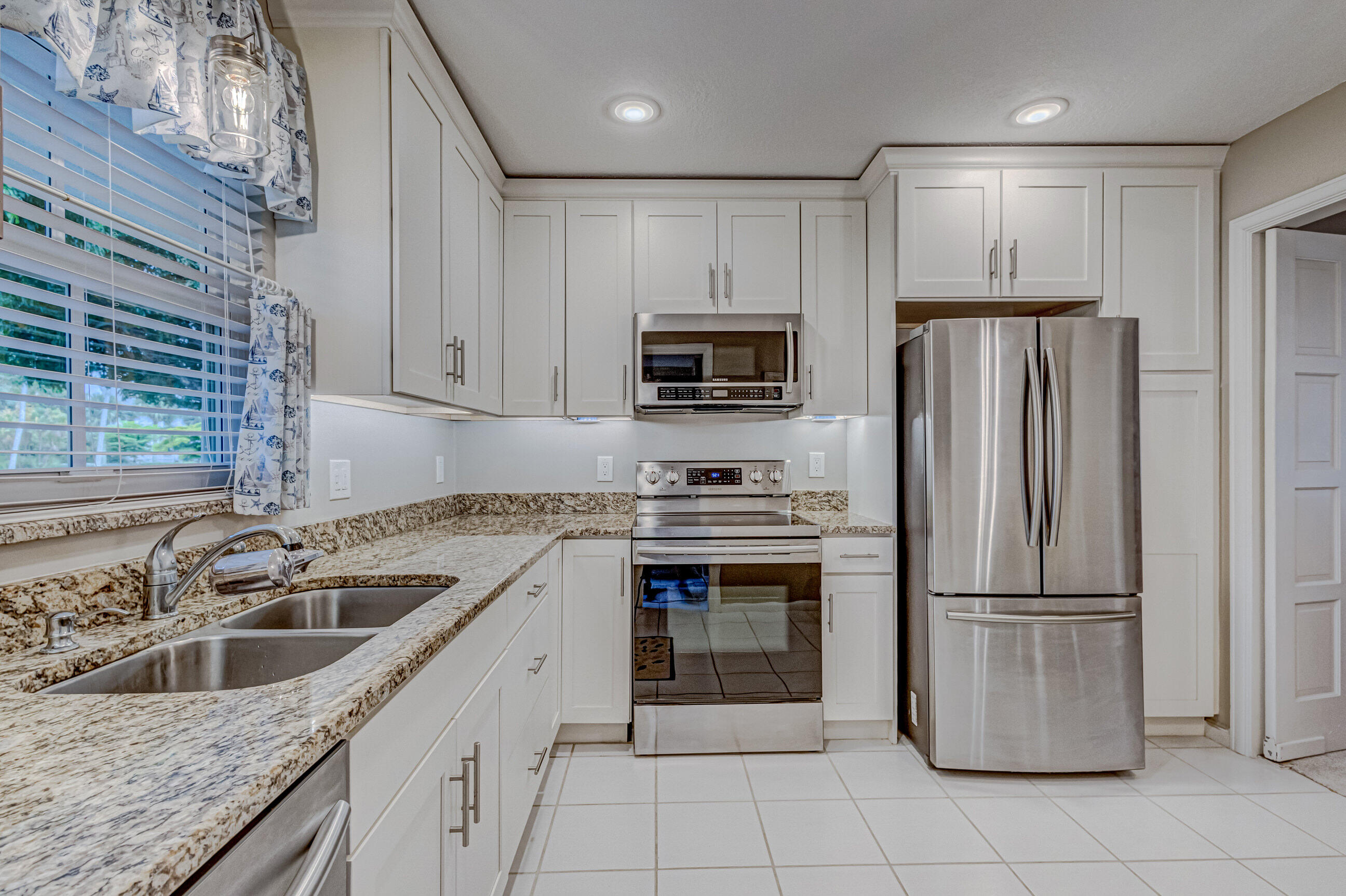 1201 Sugar Sands Boulevard, Unit 5 Singer Island, FL 33404 - Photo 7 of 51 KITCHEN