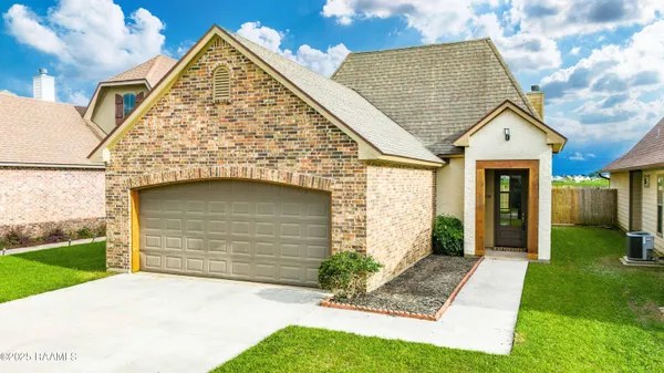 $2,000 | 606 Highland View Drive, Youngsville, LA 70592