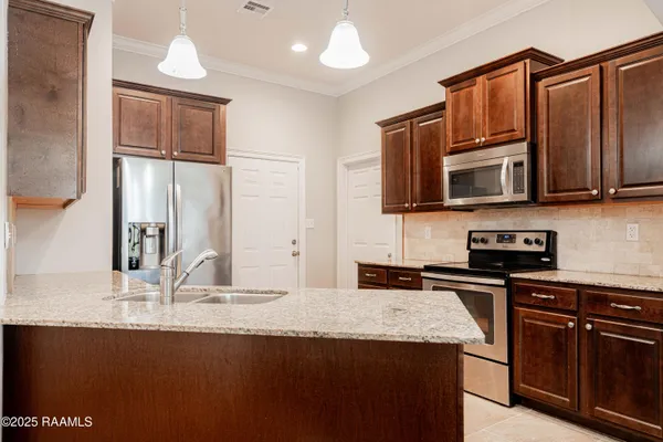 $2,000 | 606 Highland View Drive, Youngsville, LA 70592