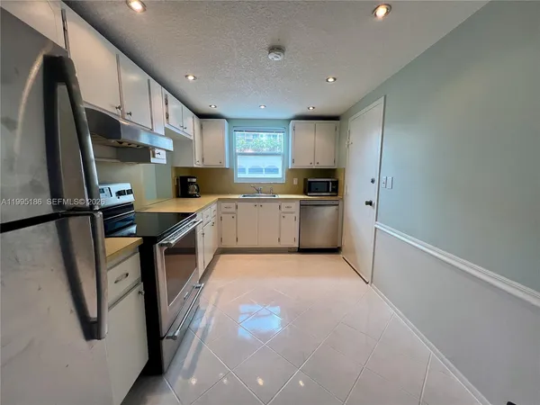 $289,000 | 3015 North Ocean Boulevard, Unit 4L, Fort Lauderdale, FL 33308