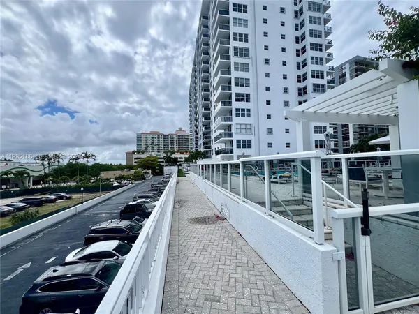 $289,000 | 3015 North Ocean Boulevard, Unit 4L, Fort Lauderdale, FL 33308