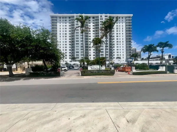 $289,000 | 3015 North Ocean Boulevard, Unit 4L, Fort Lauderdale, FL 33308