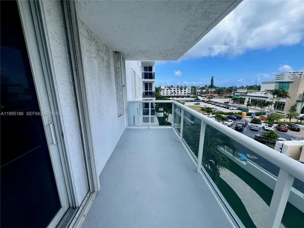 $289,000 | 3015 North Ocean Boulevard, Unit 4L, Fort Lauderdale, FL 33308